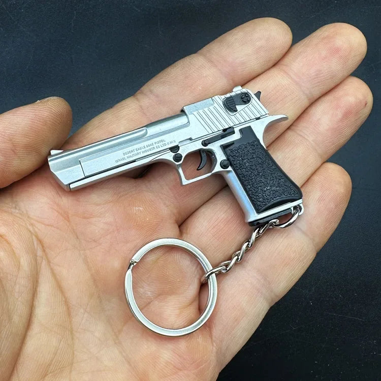 Alloy 1:4 Desert Eagle Pistol Keychain Ring Aritificial Gun Detachable Assemble Toy Gun Shoulder Bag Accessories Christmas Gift